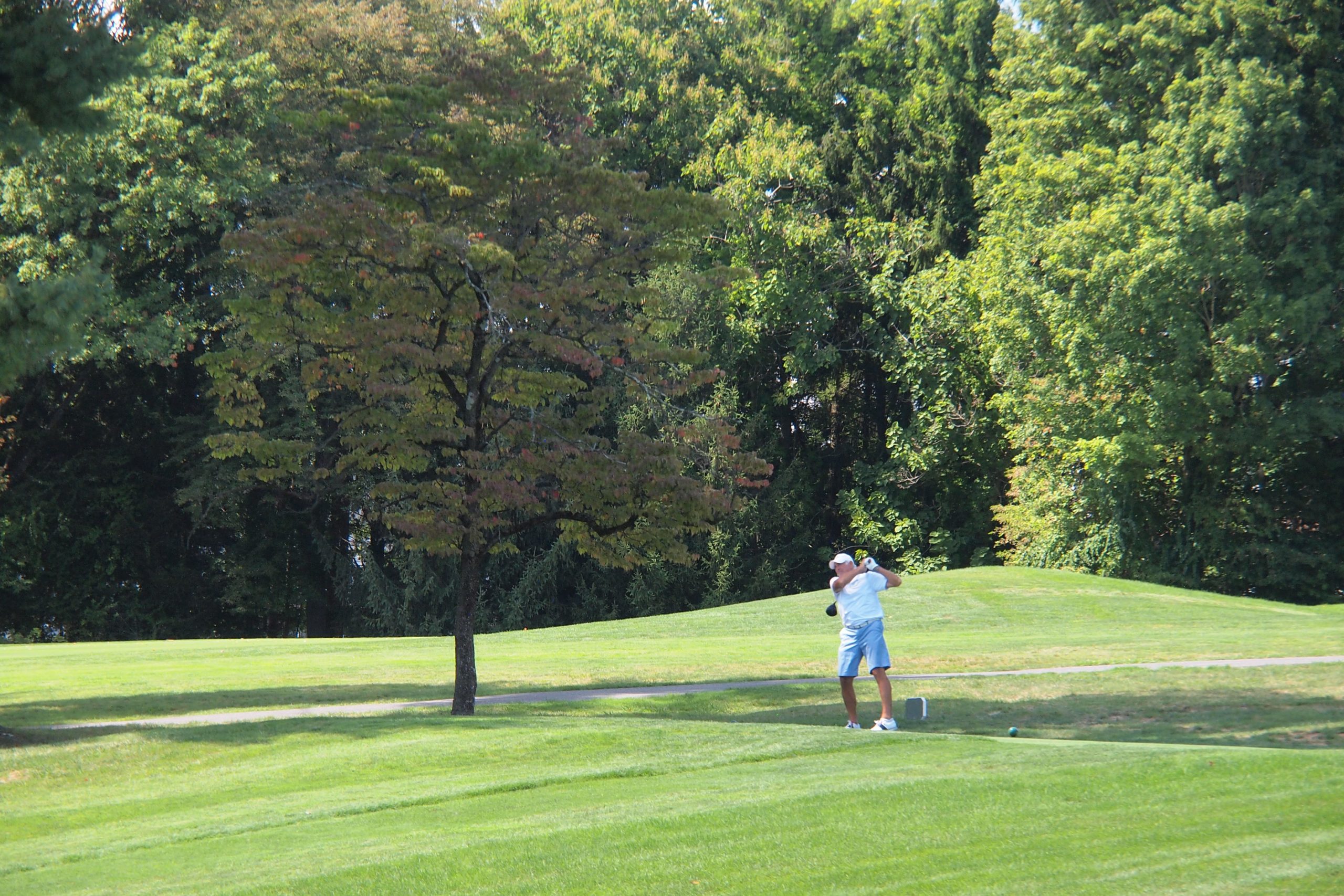 Golfer plays on Saucon Valley's Old Course